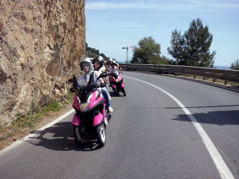 Anche i commuter cittadini a tre ruote Yamaha Tricity seguono la carovana della Corsa rosa